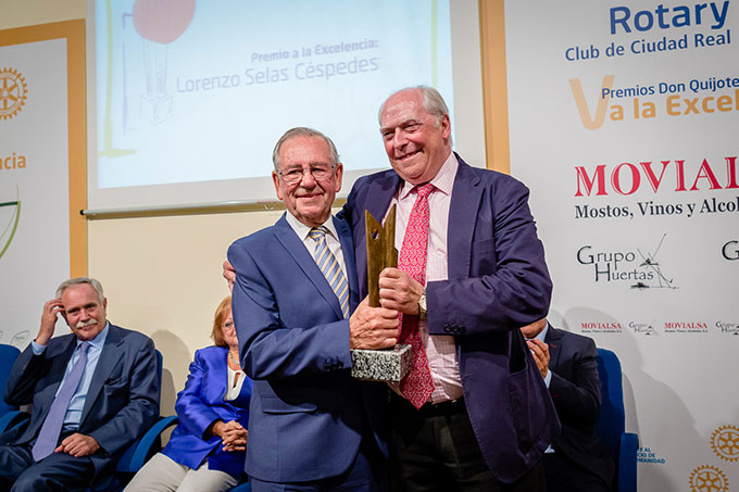 Premio a la Excelencia a  Lorenzo Selas Céspedes