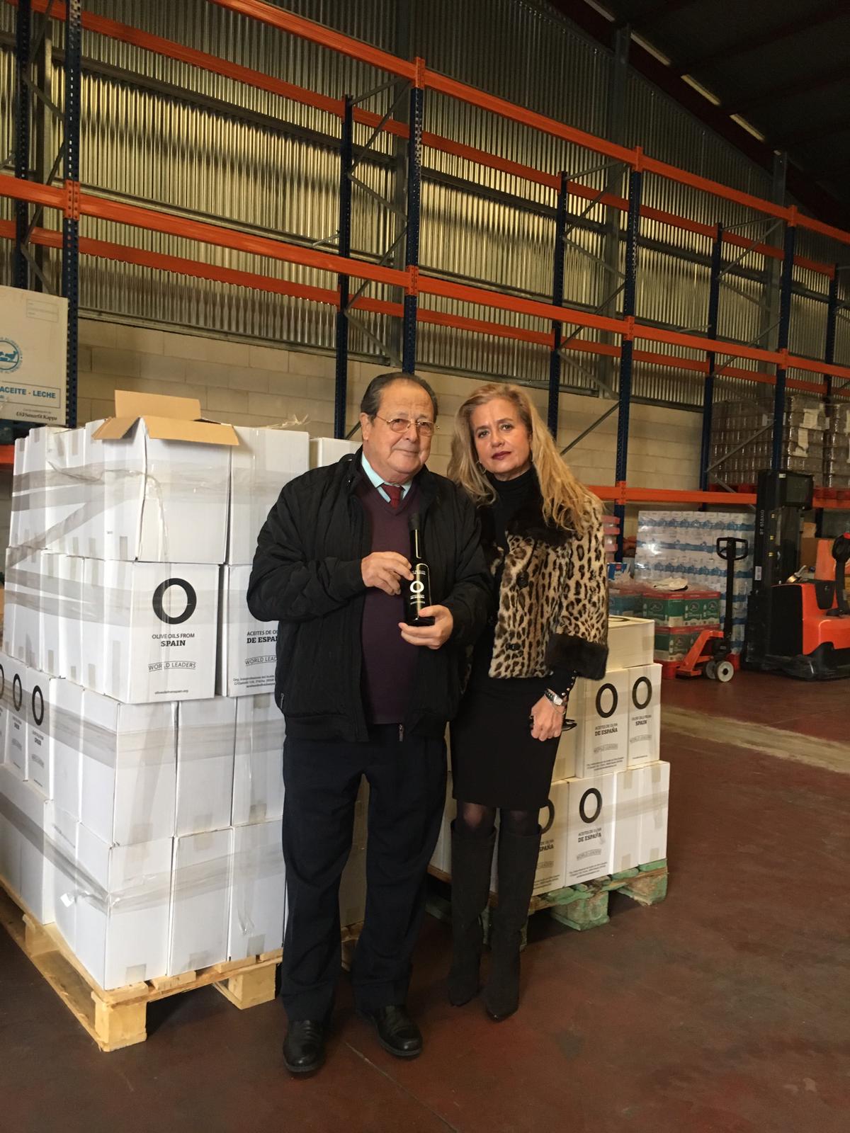 El Club Rotario de Ciudad Real dona 500 botellas de aceite de oliva al Banco de Alimentos