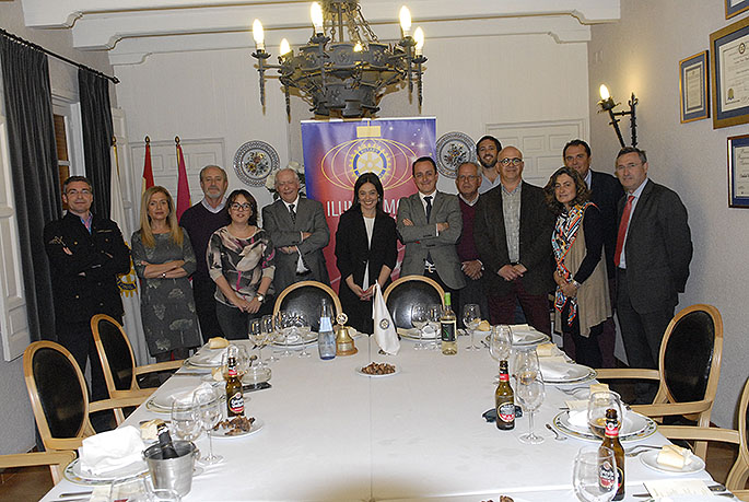 La alcaldesa de Ciudad Real con el Club Rotario